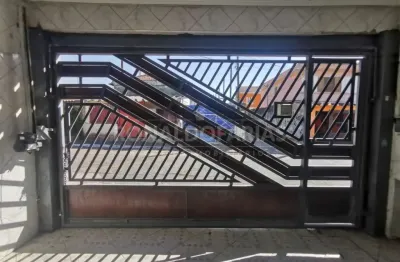 Vende-se 2 casas para renda, no mesmo terreno 2 quartos 1 vaga de carro para cada casa