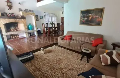 Sobrado a venda com 3 dormitórios e 4 vagas região de interlagos próximo ao  colegio  humboldt
