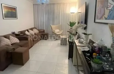 Casa à venda com 5 dormitórios, 5 banheiros e 2 vagas na região de interlagos.