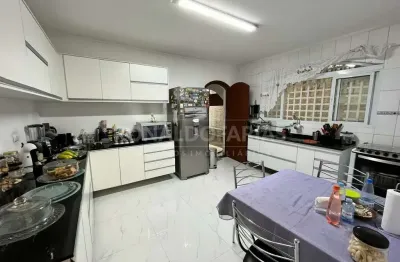 Casa à venda com 4 dormitórios e 2 suítes na região de santo amaro.