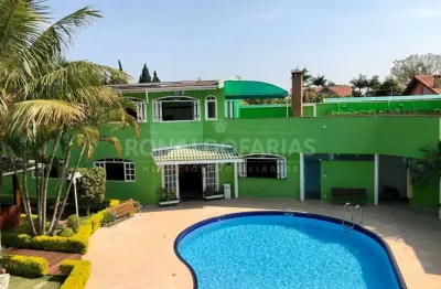 Casa à venda com 5 dormitórios e 5 suítes na região de interlagos.