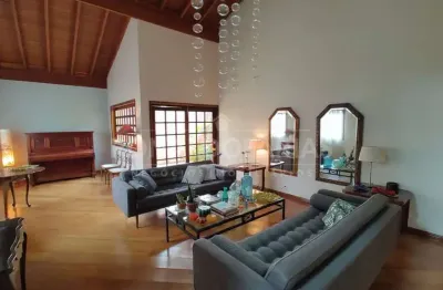 Casa térrea à venda com 5 dormitórios na região de interlagos.