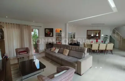 Sobrado à venda com 4 dormitórios e 2 suítes na região do guarapiranga.