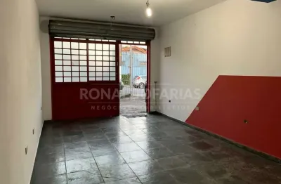 Sala comercial à venda com 40m² na região de interlagos.