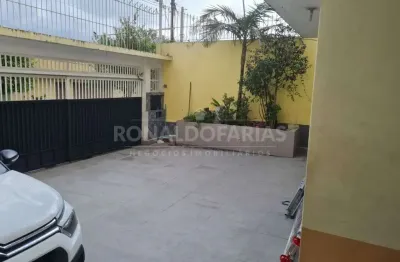 Casa a venda no bolsão de interlagos sobrado com 3  quartos grandes 6 vagas e varanda