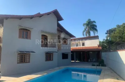 Sobrado à venda com 4 dormitórios e 2 suítes na região de interlagos.