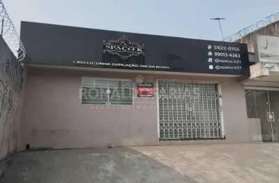 Salão comercial para locação com 100 metros 1 banheiro com 3 salas .