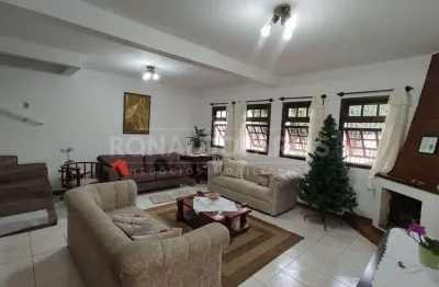 Casa à venda na região de interlagos com 3 dormitórios