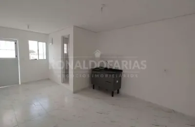 Aluga-se sobrado com 2 quartos na região de interlagos