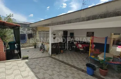 Casa térrea á venda  com 03 dormitórios no bolsão de interlagos
