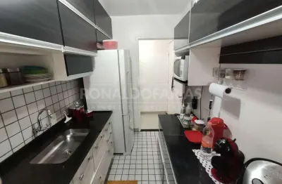 Apartamento a venda sendo 3 quartos  , sala dois ambientes , uma vaga e garagem.