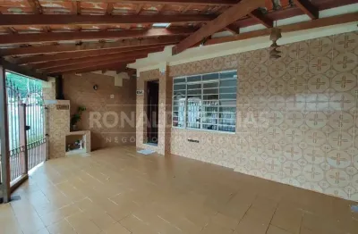 Casa à venda na região de interlagos com 3 quartos!