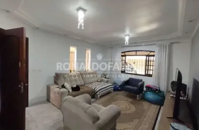 Casa a venda no bairro de interlagos com 3 dormitórios 1 suíte 3 vagas de garagem