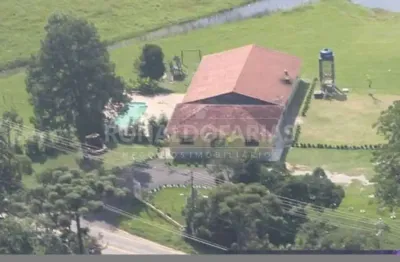 Sitio à venda com salão de festa, c/ área ampla em parelheiros.