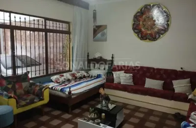 Sobrado a venda sendo 3 quartos sendo 1 suite sala ampla vaga para tres carros.
