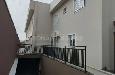 Casa  a venda em condominio fechado sendo 2 quartos ,sala ampla 2 banheiro ,1 vaga de garagem cobert