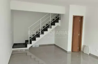 Sobrado a venda em condominio fechado sendo 2 quartos, sala ampla , 2 banheiro , 1 vaga de garagem c
