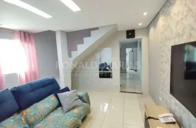 Sobrado a venda sendo 2 quartos , 1 sala , 2 banheiros , area de serviço