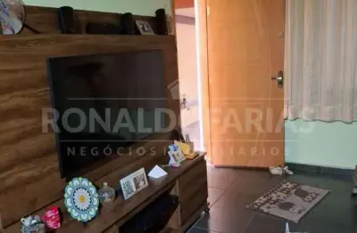 Sobrado a venda sendo dois quartos , sala ampla , duas vagas de garagem coberta .