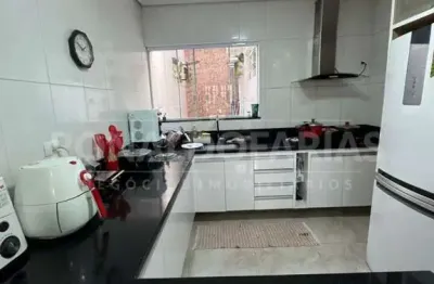 Casa à venda com 4 dormitórios 1suíte 2 vagas na região do socorro