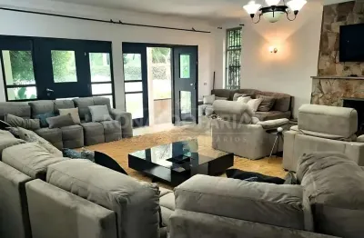 Casa à venda no bairro de interlagos bolsão com 3 dormitórios 3 suítes e 4 vagas de garagem