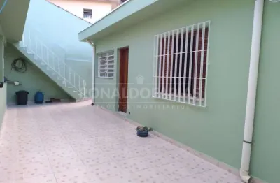 Casa térrea a venda, com 3 dormitórios sendo 1 suíte 4 vagas na garagem