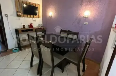 Casa terrea a venda sendo 22 quartos ,2 salas ,2 vagas de garagem coberta , cozinha ampla.