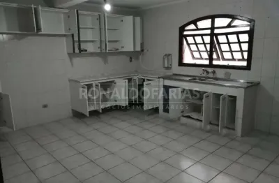 Casa a venda 3 Dormitórios 1 suíte 2 vagas perto da estação Primavera