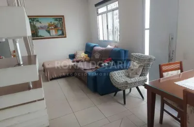 Sobrado a venda sendo 3 quartos , sala ampla ,2 vagas de garagem coberta.