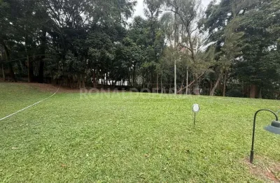 Terreno de 1.050 m² no Condomínio Chácara Santa Helena : 1051 m² - alto padrão