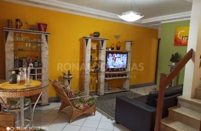Casa a venda em interlagos com 2 dormitórios e 2 vagas de garagem