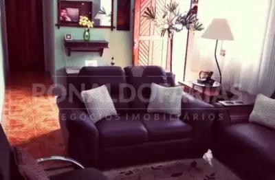 Sobrado a venda com 03 dormitórios na região de interlagos