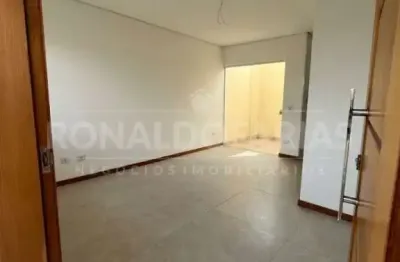 Sobrado a venda em condomínio fechado com 02 dormitórios na região do campo grande