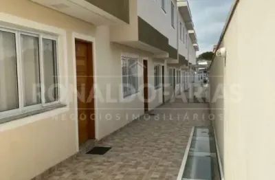 Sobrado a venda em condomínio fechado com 02 dormitórios na região do campo grande