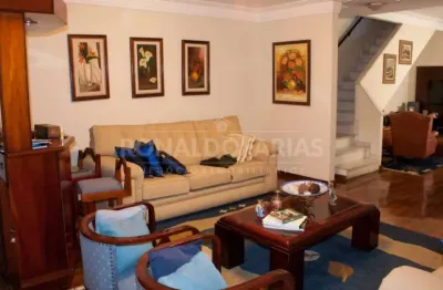 Sobrada a venda com 3 dormitório e 189m² de construção no jardim marajoara