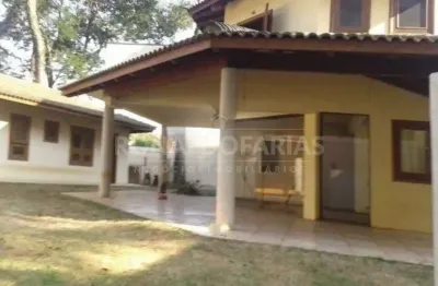 Casa térrea no bolsão de interlagos com 4 suítes  e 05 vagas de garagem