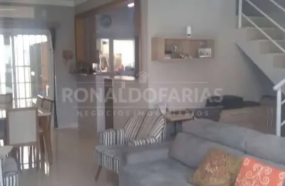 Sobrado com 03 dormitórios e 01 suíte em condomínio fechado a venda na região de interlagos
