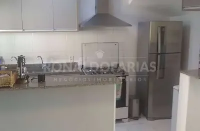 Sobrado com 03 dormitórios e 01 suíte em condomínio fechado a venda na região de interlagos