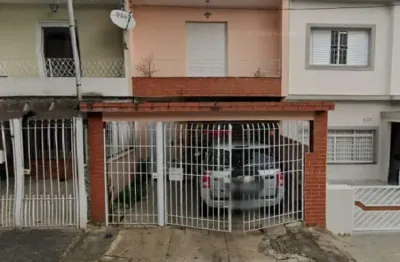Sobrado à venda com 3 dormitórios e 1 vaga na região da saúde.
