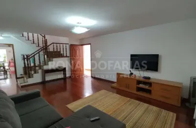 Sobrado a venda com 03 dormitórios na região da chácara sto. antônio