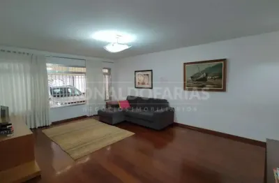 Sobrado a venda com 03 dormitórios na região da chácara sto. antônio