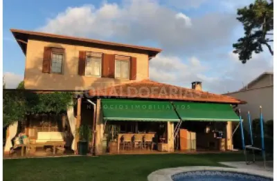 Sobrado a venda  com 3 suítes na região de interlagos