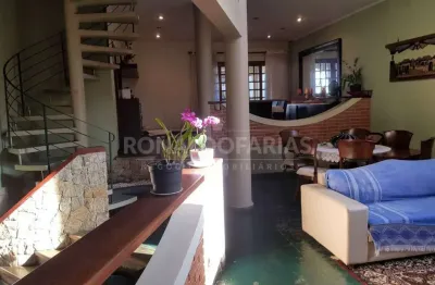 Casa à venda em interlagos com 3 dormitórios, 1 suíte e 4 vagas de garagem