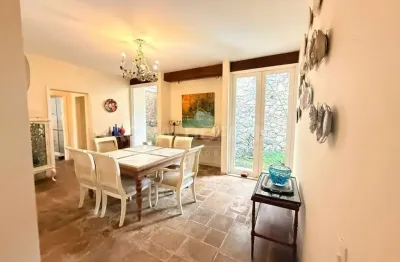 Casa à Venda no Bolsão de Interlagos com 4 Dormitórios  4 Vagas de Garagem