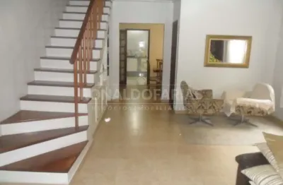 Ótimo sobrado a venda na cidade dutra com 3 dormitórios