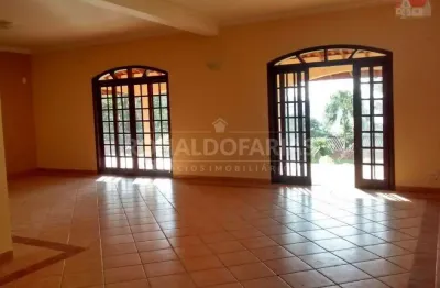 Excelente casa térrea a venda no condomínio com 4 dormitórios e 2 suítes