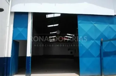 Galpão industrial à venda com 400m² na região de interlagos.