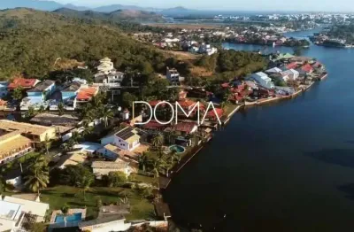 Propriedade de alto padrão com frente canal na ogiva