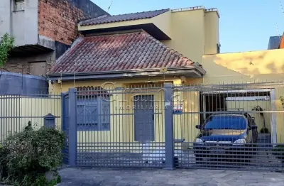 Casa com 3 quartos à venda na rua doutor gastão rhodes, 368, santana, porto alegre por r$ 750.000
