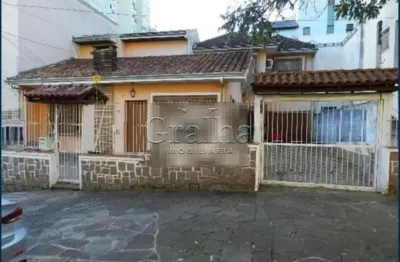 Casa com 4 quartos à venda na joão dutra, 150, petrópolis, porto alegre por r$ 1.378.000